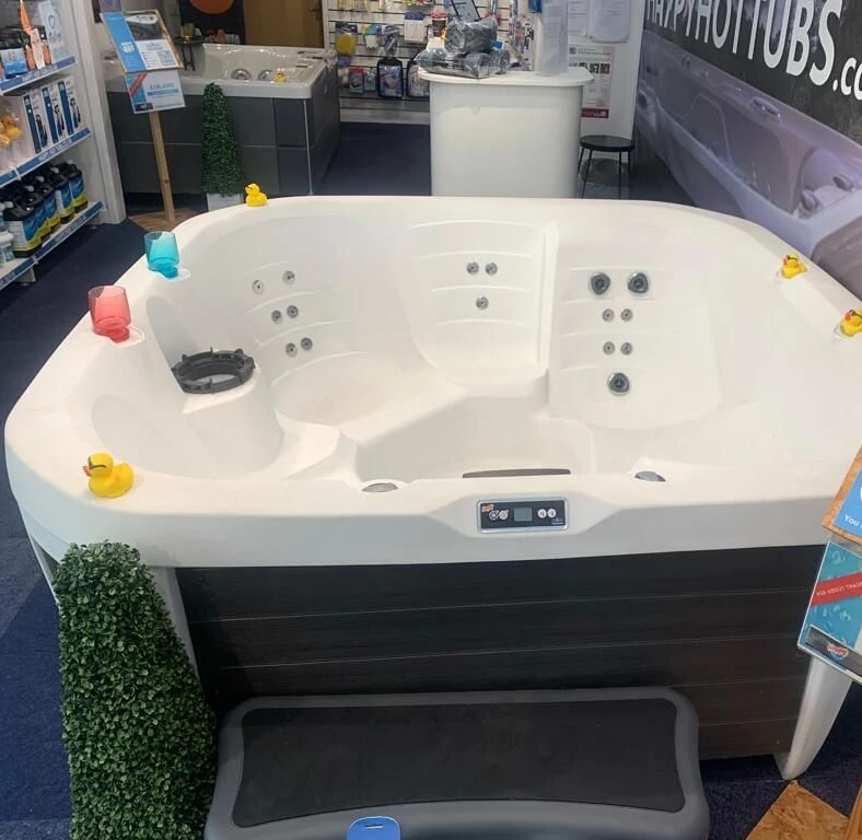 Off-Display (Cadnam) Happy 25 Lounge - 5 Person Plug & Play Hot Tub 4 Off-Display (Cadnam) Happy 25 Lounge - 5 Person Plug & Play Hot Tub - Image 2