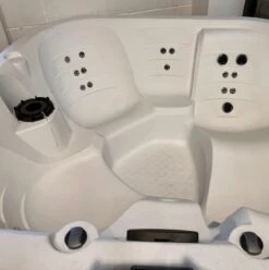 Off-Display (Redditch) Happy 25 Lounge - 5 Person Plug & Play Hot Tub -SoakSense Shop redditch happy