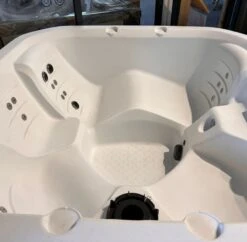 Off-Display (Redditch) Happy 25 Lounge - 5 Person Plug & Play Hot Tub -SoakSense Shop redditch happy 5